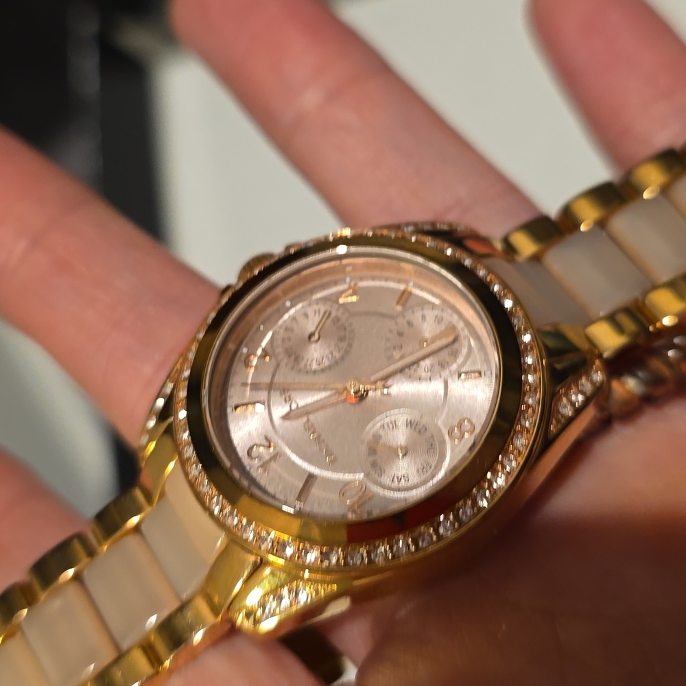 Like new, no signs of wearing